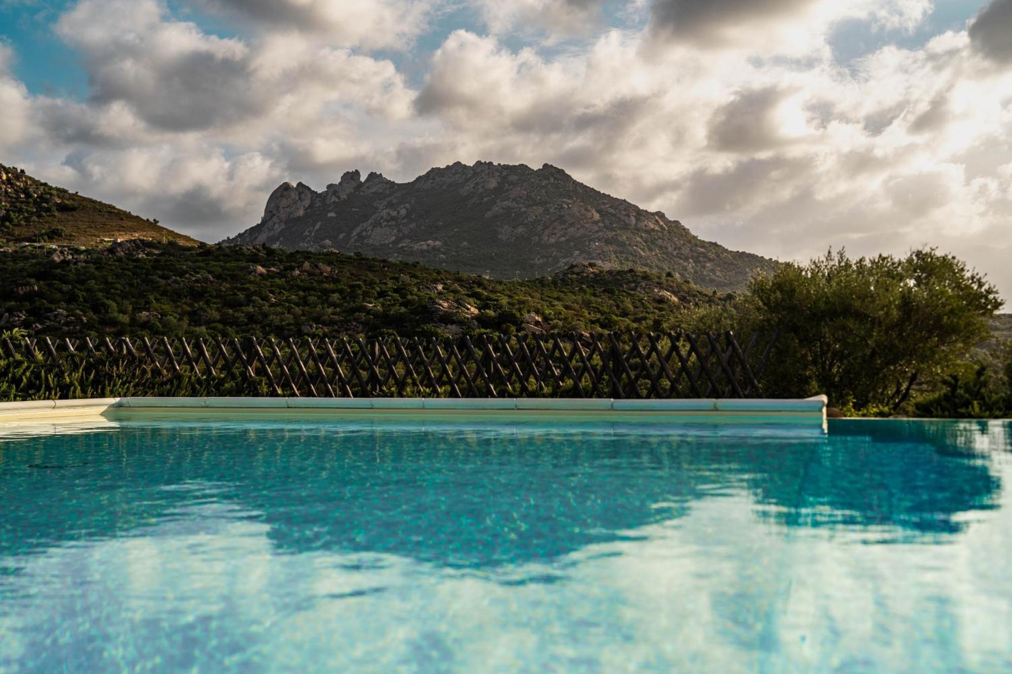 Casagliana Suite Resort Olbia Exterior foto